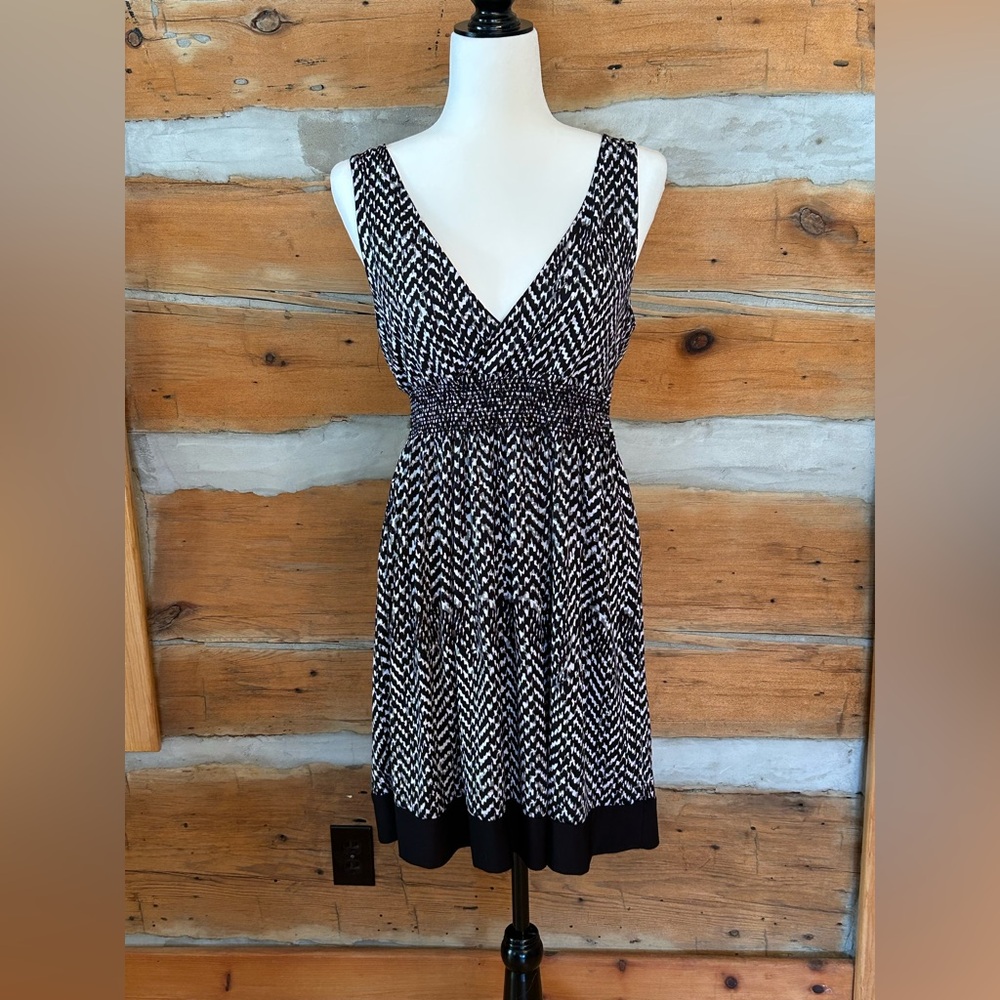 Black & White V-Neck Synched Summer Dress